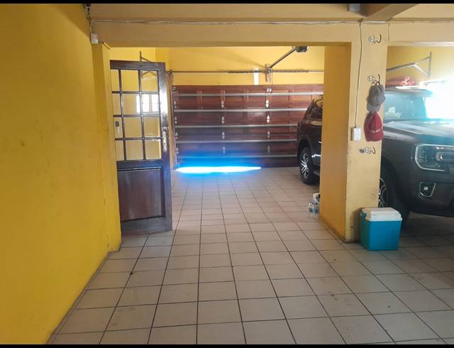 6 BEDROOM HOUSE FOR SALE IN SAFARI GARDENS